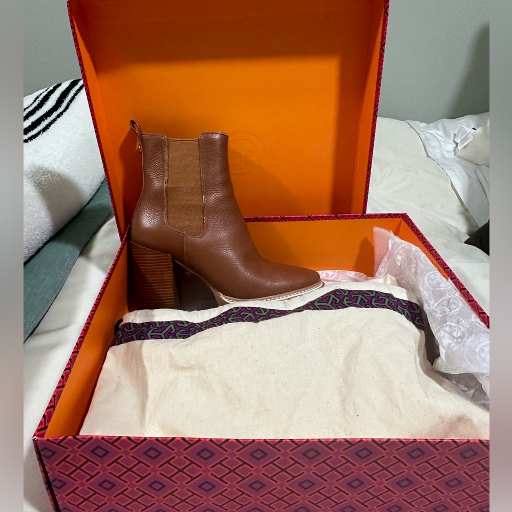 TORY BURCH MILLER LUG SOLE BOOTIE - Picture 5 of 8